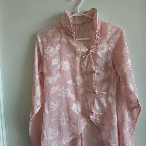 Beautiful semi-sheer Mandarin style blouse - Picture 6 of 6